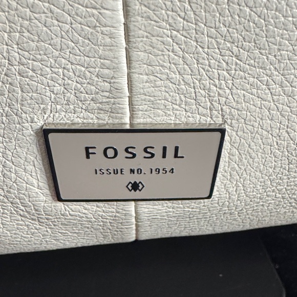 Fossil Soft Leather Cream Shoulder Bag - Picture 2 of 8